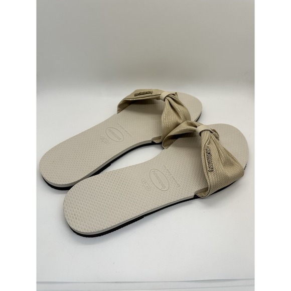NEW Havaianas You St.‎ Tropez Shine Sandals Flip Flops Beige Gold Bow 9/10 - Picture 3 of 5